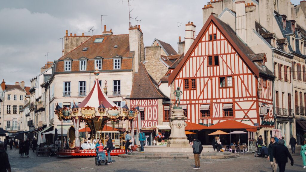 La place François Rude, bientôt place François Rebsamen ? La place François Rude, bientôt place François Rebsamen ?